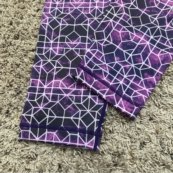 Avocado Purple Space Geometric‎ Capri Leggings Women’s Size Medium/Large Workout - Picture 13 of 16